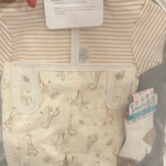 Beige and White 8-Piece Gift Set - Picture 5 of 5